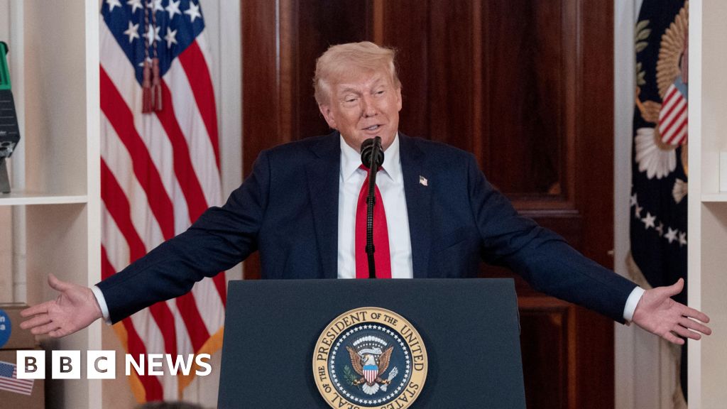 Trump tells business chiefs he needs &#039;little bit of time&#039; as US economy shrinks