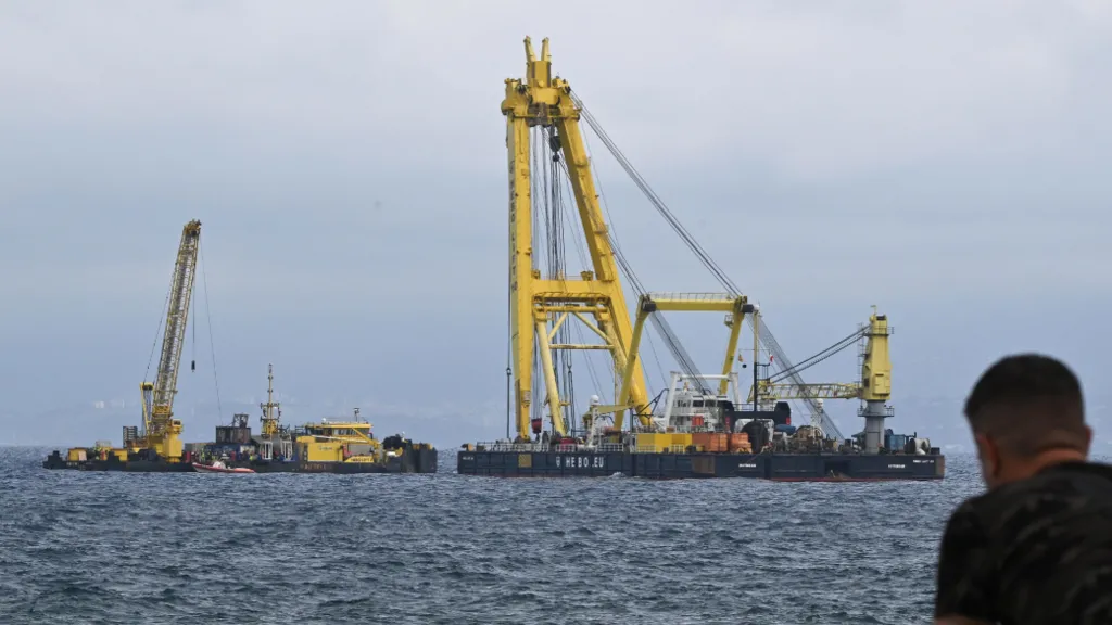 Diver dies working on UK tycoon Mike Lynch&#039;s sunken superyacht