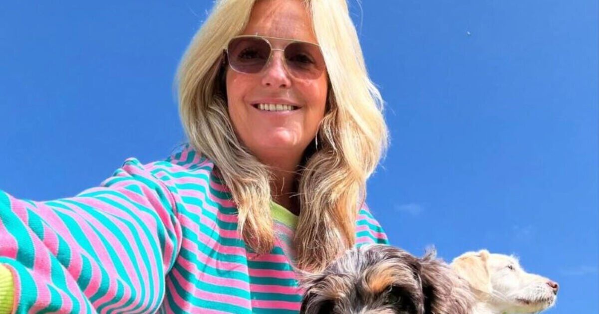Penny Lancaster&#039;s striped sweatshirt is the perfect piece to throw on and go