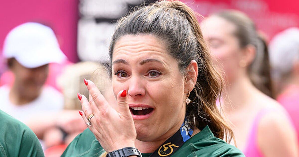 Sobbing Kelly Brook rushed to A&E in wheelchair after London Marathon &#039;ordeal&#039;