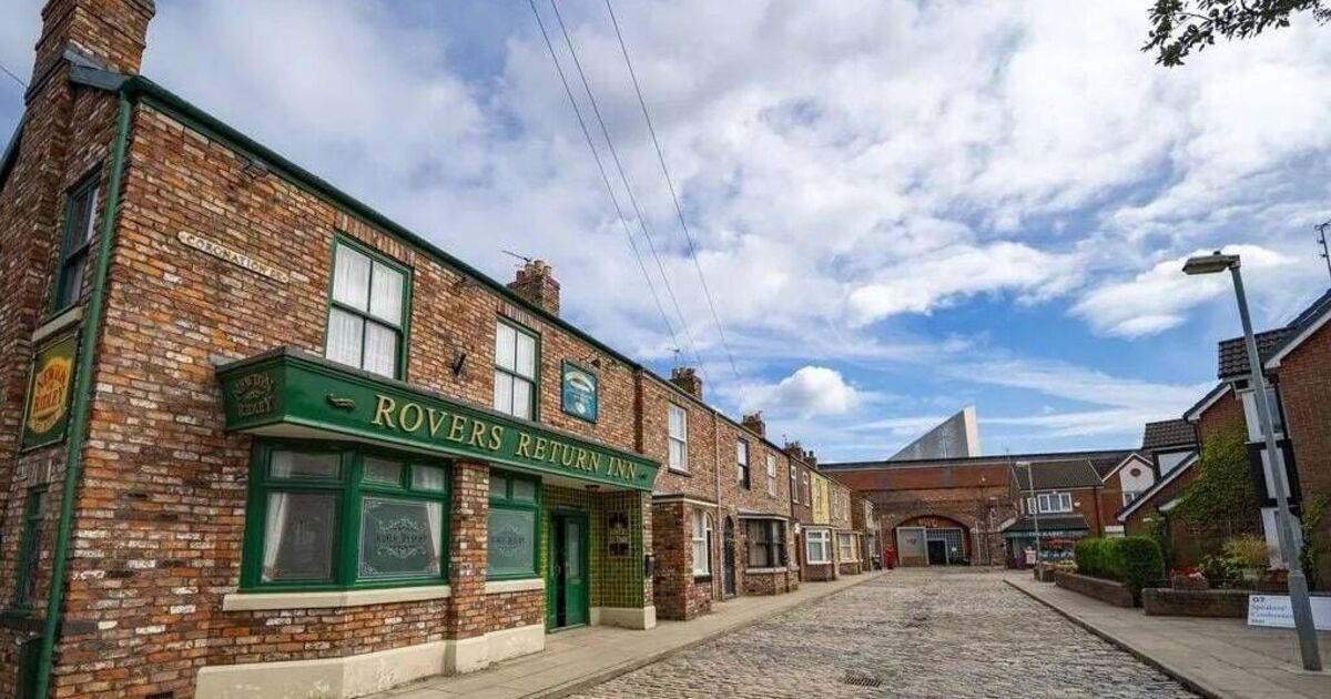 Coronation Street star suffers &#039;unexpected accident&#039; at home after horror fall