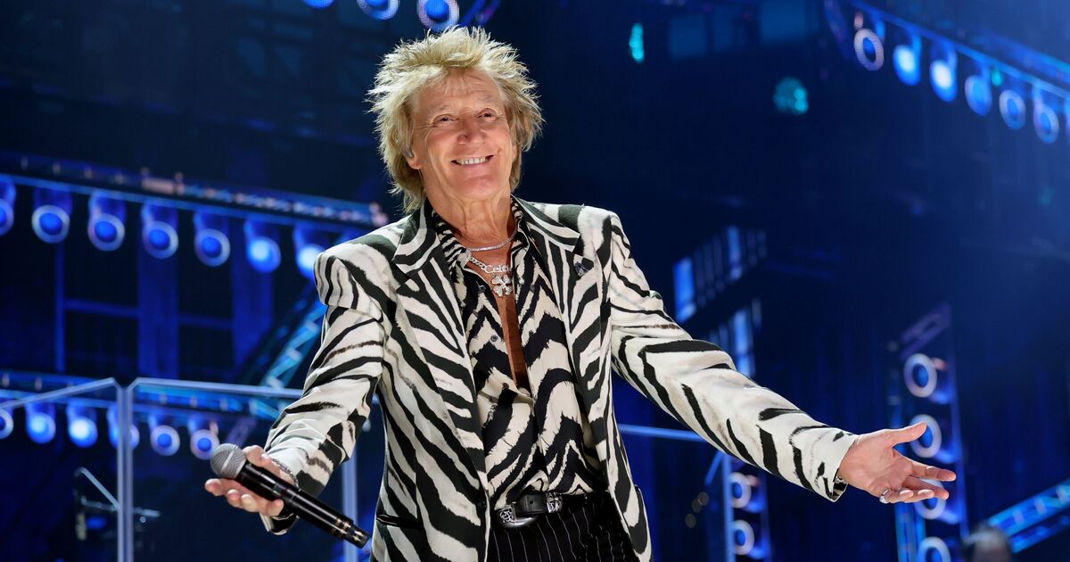 Sir Rod Stewart &#039;escorted to car&#039; by three assistants after wild boozy night out