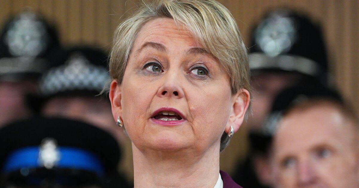 Only thing Keir Starmer&#039;s migrant tough talk achieves is making Yvette Cooper squirm