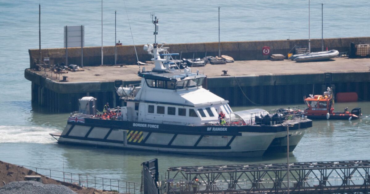 More than 400 migrants currently crossing Channel to UK