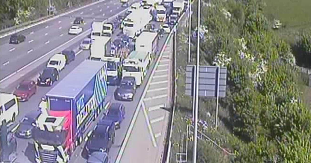 M25 traffic LIVE: Chaos on major motorway as multi-vehicle crash sparks 7-mile congestion
