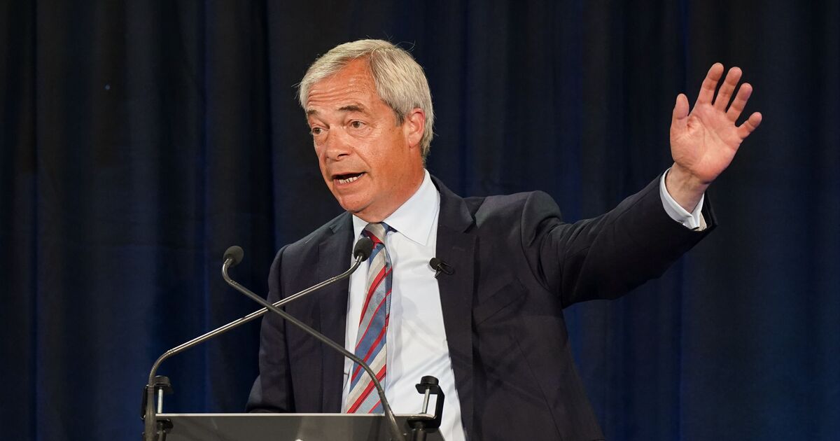 Nigel Farage vows huge showdown with Labour over Channel migrant housing and hotels