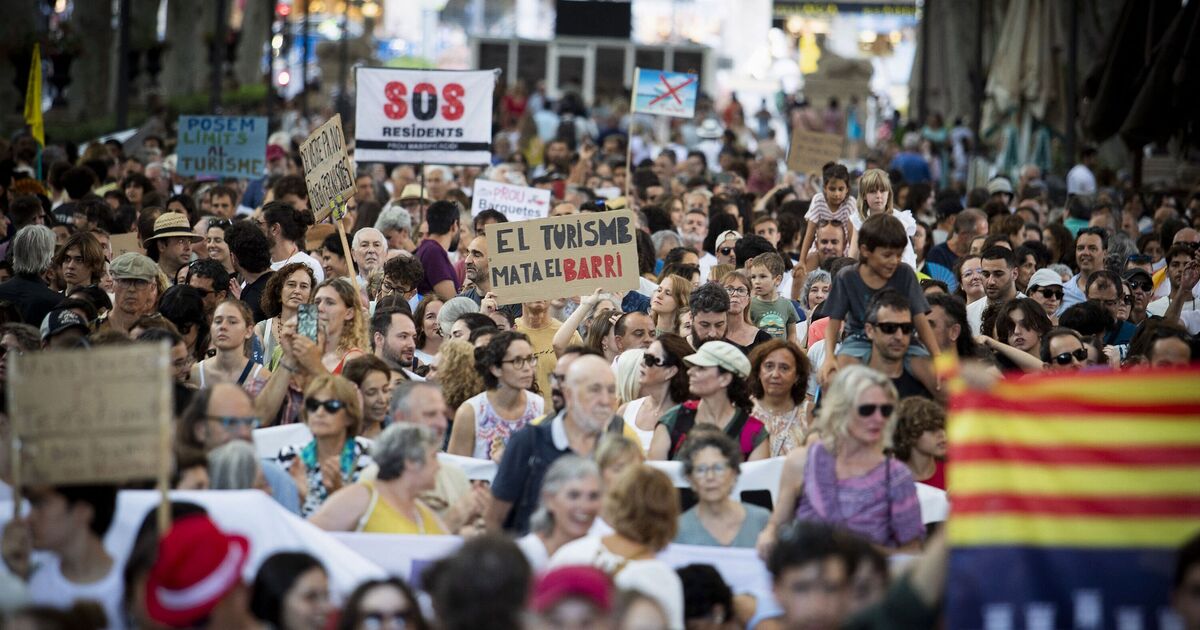 Spain warning as hotspot announces &#039;unprecedented mobilisation&#039; of anti-tourism protests
