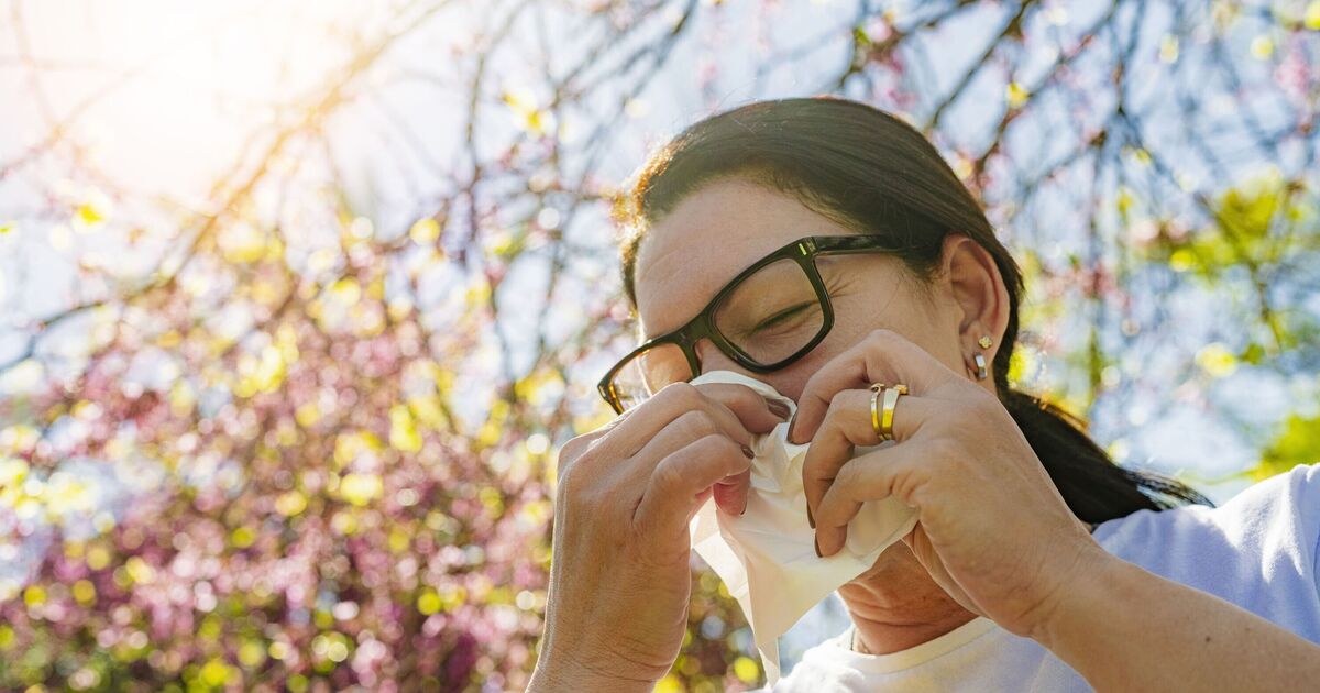 Use this 1 common product to reduce your hay fever symptoms this spring