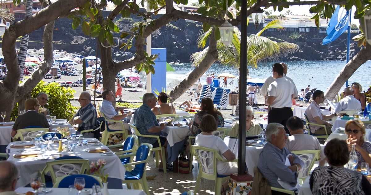Panic in Spain as restaurants asking British tourists to pay £34 before arrival
