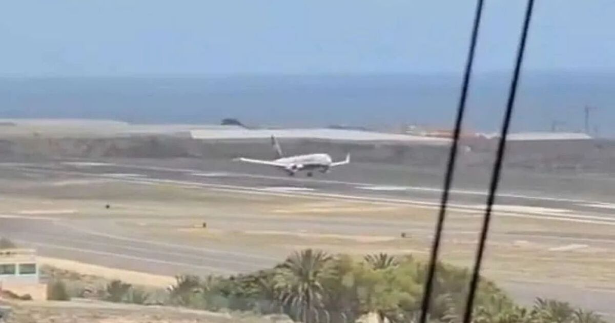 Canary Islands panic as Ryanair jet&#039;s terrifying aborted landing in storm caught on camera