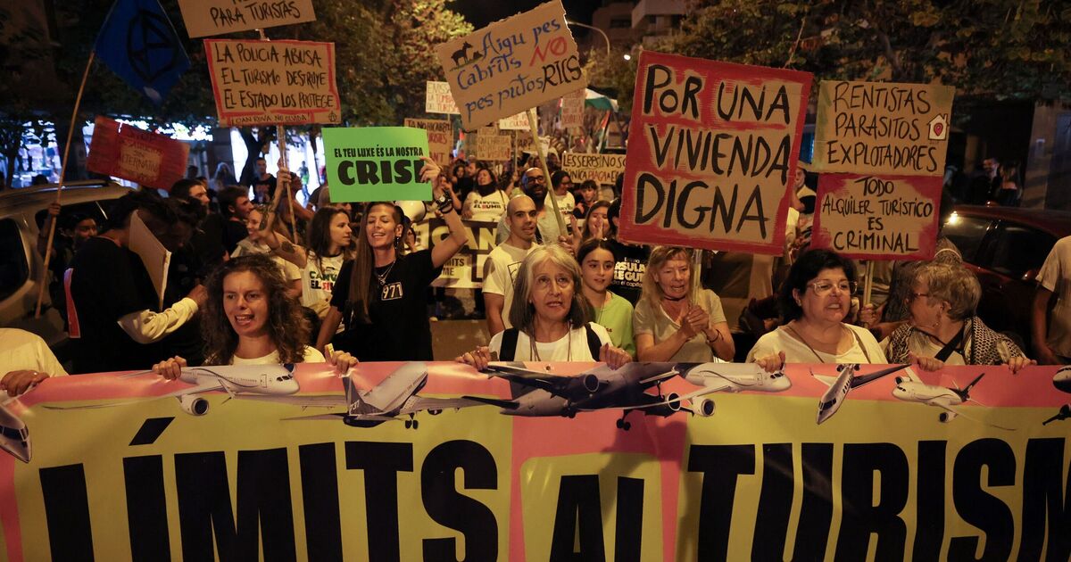 Panic in Spain as holiday hotspots warn tourists &#039;it is over - we have reached the limit&#039;
