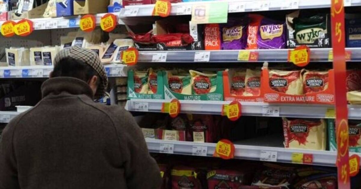 Major supermarket goes &#039;cash only&#039; and shelves left empty