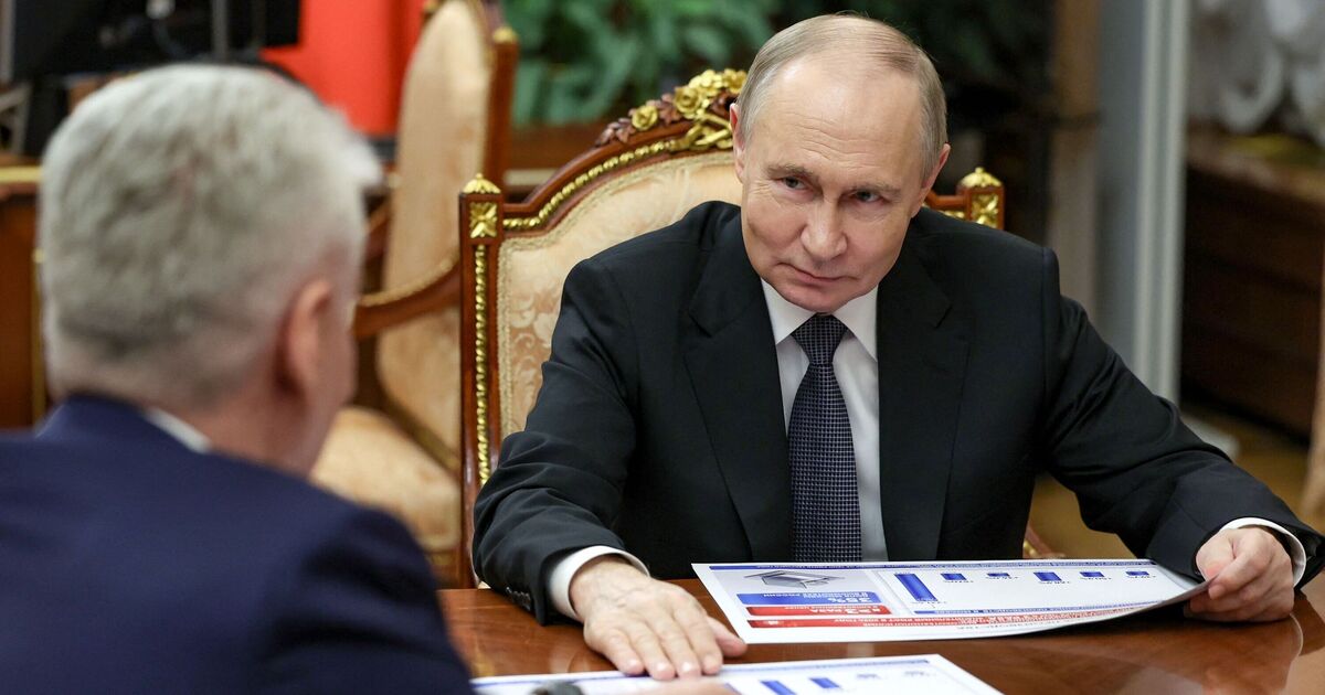 Russian economy meltdown as oil and gas revenue down 10.3% with deficit at £29bn