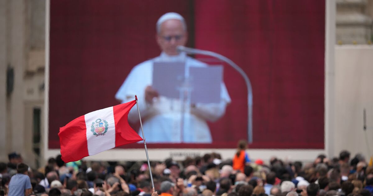 Pope Leo delivers pointed message to Vladimir Putin in first Sunday blessing as Pontiff
