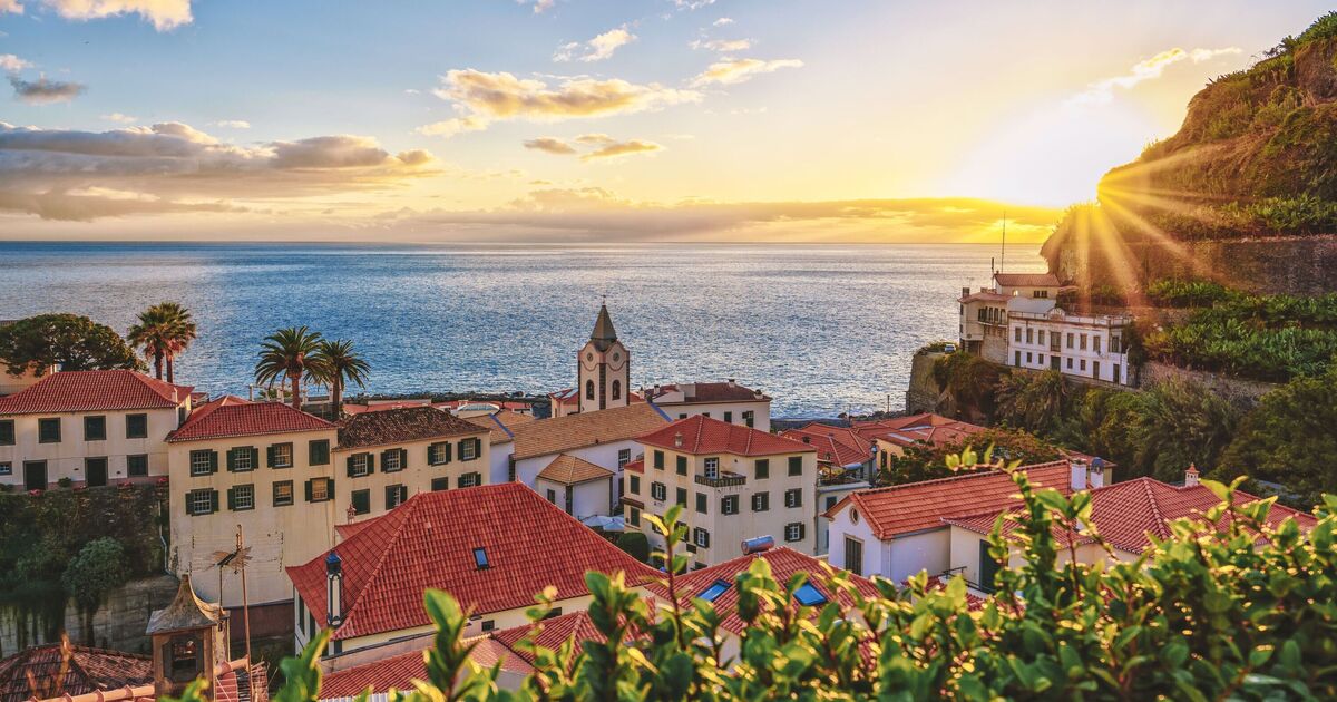 The pretty &#039;Hawaii of Europe&#039; but means flight to one of world&#039;s &#039;most dangerous&#039; airports