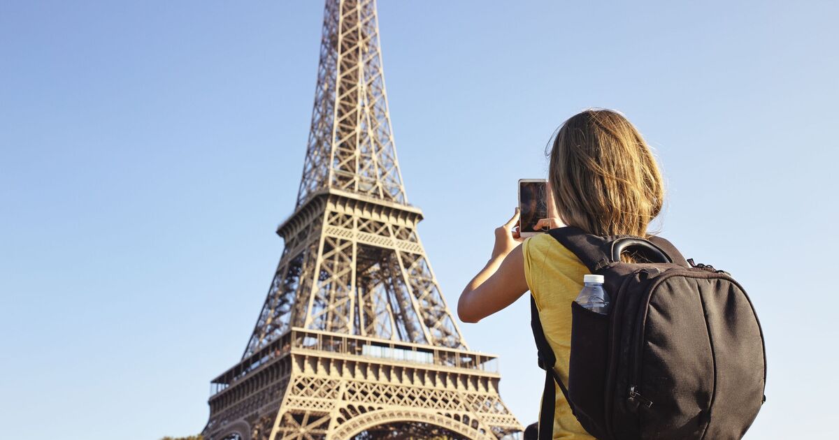 Woman surprises mum in heartwarming way during Paris trip and her reaction is priceless