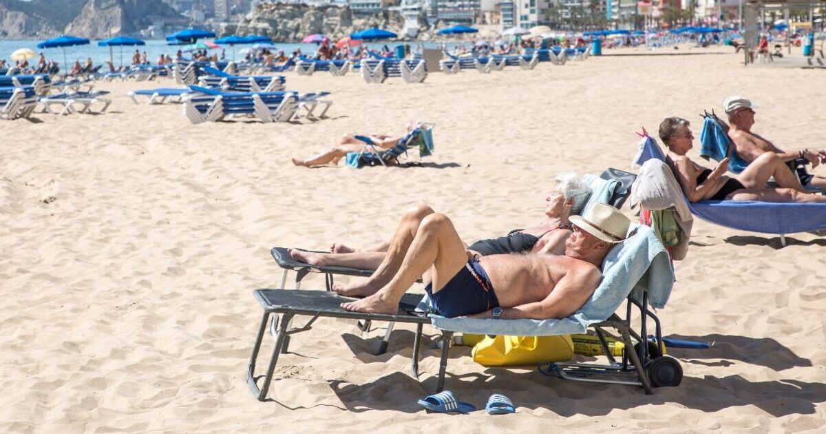 Watch: Furious hotel worker clears away sunbed towels left by cheeky guests