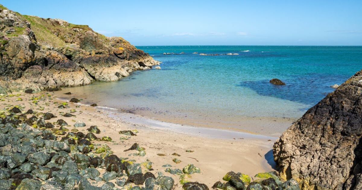 The pretty little UK seaside town with blue water and &#039;one of the best pubs in the world&#039;